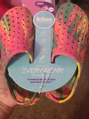 Totes Toasties Kids Girl's Rain Splash and play Slippers Sz11-12 T NWT